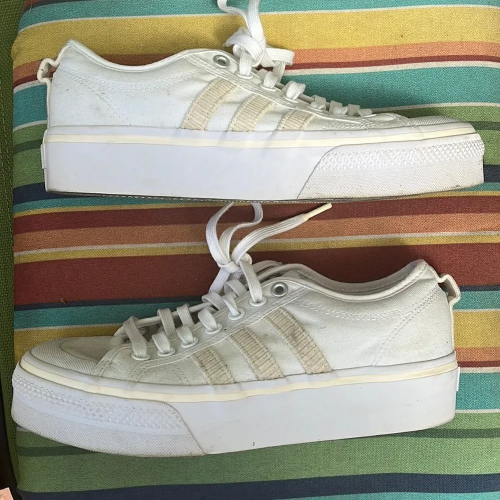 EXCELLENT CONDITION WOMEN’S 11 ADIDAS WHITE/CREAM  NIZZA PLATFORM SHOES